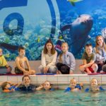 R&A geeft zwemles aan jonge vluchtelingen uit de Oekraïne