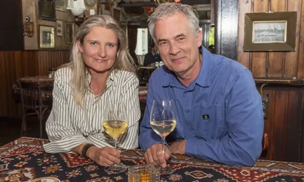 Een bitterzoete avond vol humor, emotie en… wijn