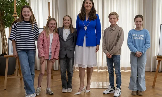 Jongeren achter de Lens