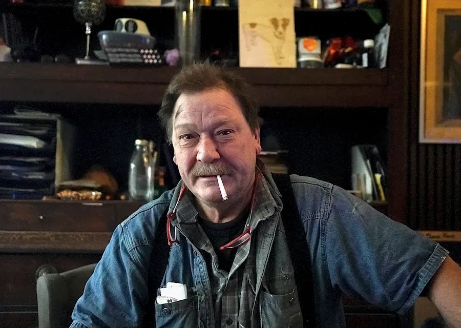 Hans Raven van hout, afbeeldingen en papier